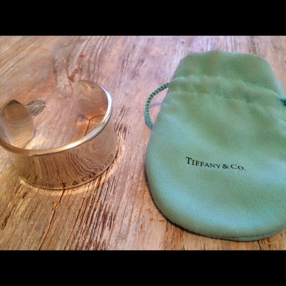 FLASH SALE! Tiffany & Co Cuff - Picture 4 of 4