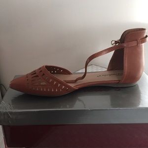 Breckelles D'orsay pointy flats tan size 8.5