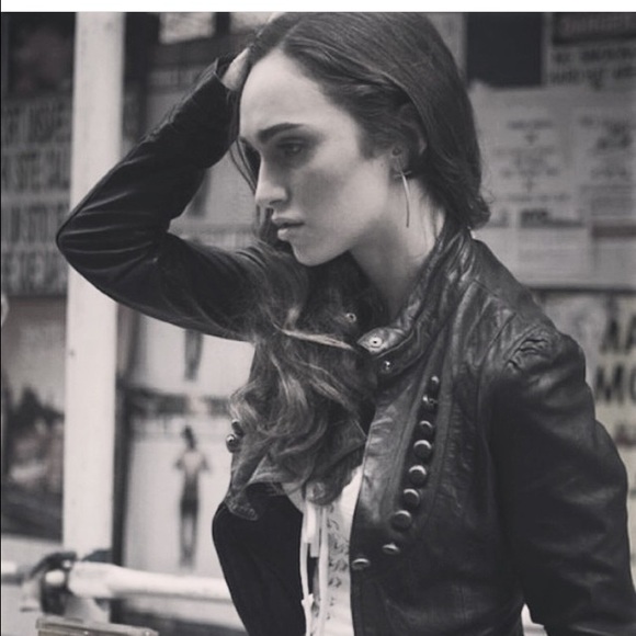 Meet your Posher, Elizabeth - Picture 2 of 2