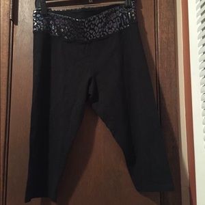 VS Pink Yoga Capris