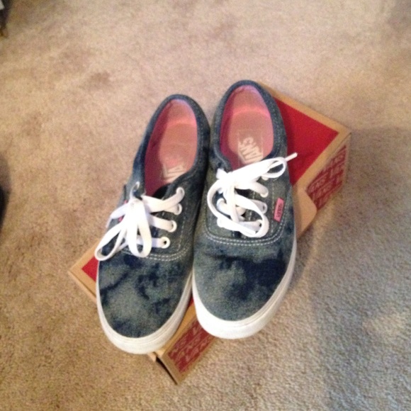 Vans - Picture 2 of 3