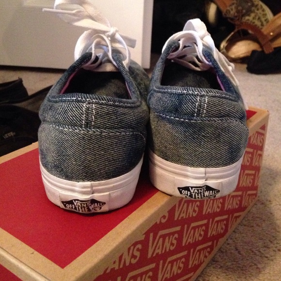 Vans - Picture 3 of 3