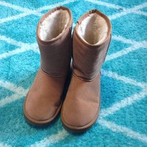 Classic tan/camel ugg boots