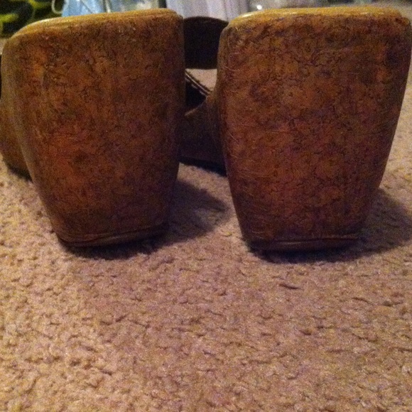 Slip on hard cork sandles - Picture 2 of 4