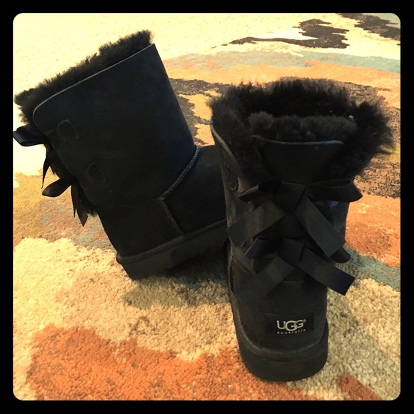 UGG Australia 🎀Bailey Bow Boot 🎀 Girls size 4