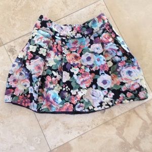 FLORAL PLEAT SKIRT!