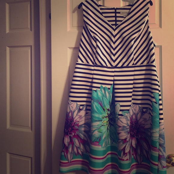 Black and White Dress with a Pop of Color💋