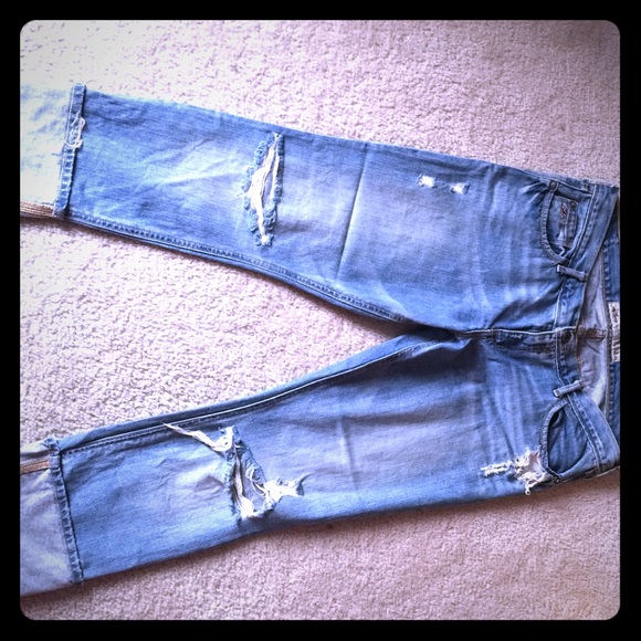 Hollister Distressed Capris