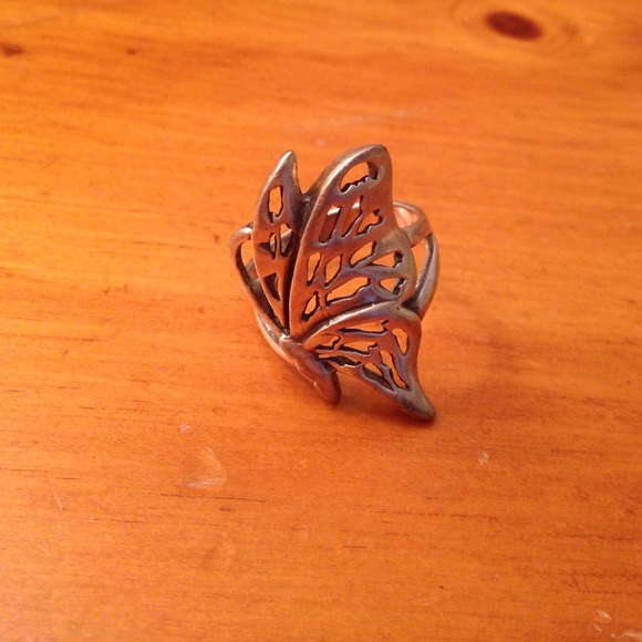 Butterfly ring