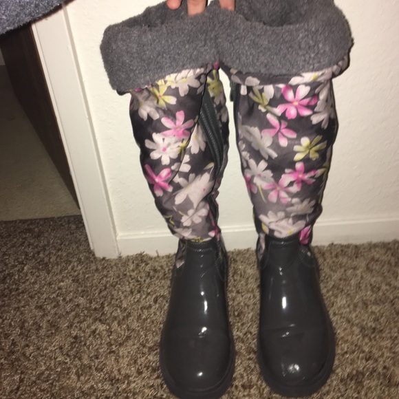Rain boots - Picture 1 of 2