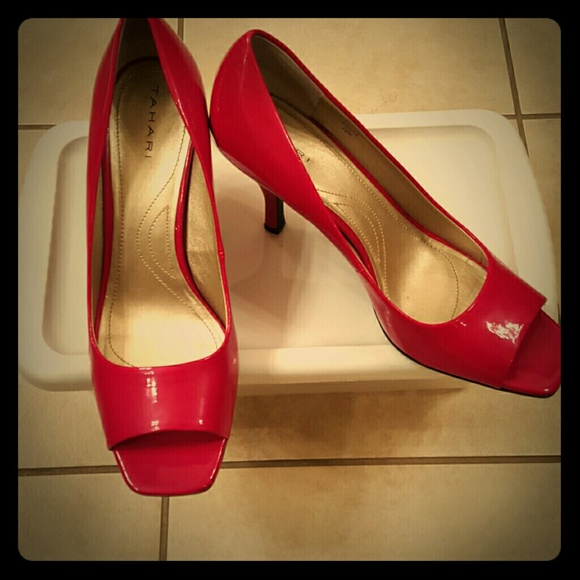 Open toe pump