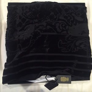 BALMAIN x H&M/PREMIUM QUALITY. Square scarf.