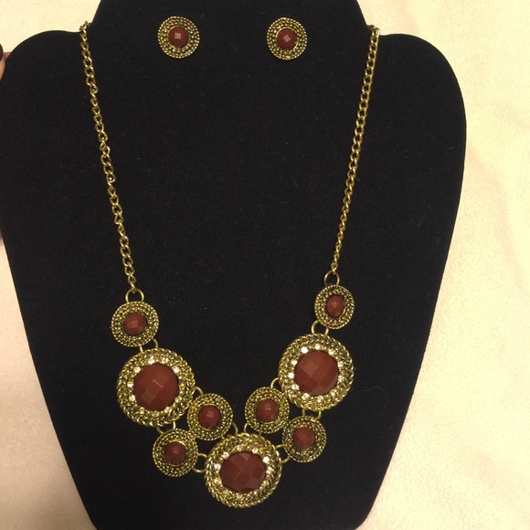 Necklace and earring matching set - Picture 1 of 4