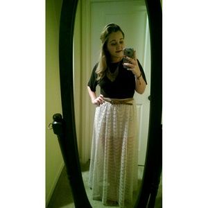 Scalloped lace maxi skirt