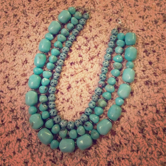 Jewelry - Turquoise 3 strand statement necklace