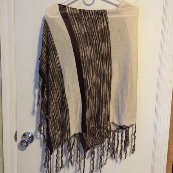 Bebe Poncho - Picture 3 of 3