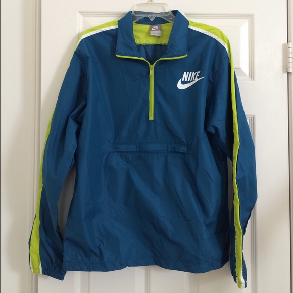 NIKE Men's Medium Lightweight Running Jacket