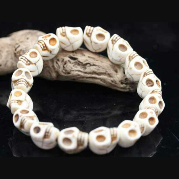 New Brandy Melville Skull Bracelet