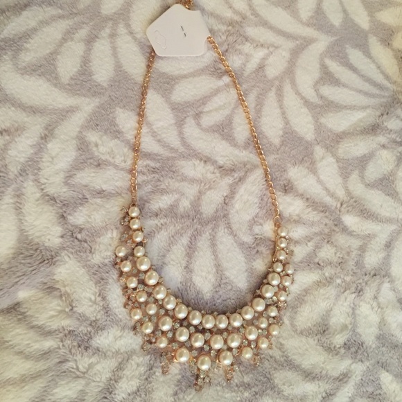 Statement necklace! - Picture 2 of 2