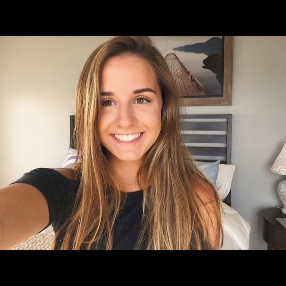 Meet your Posher, Carlie - Picture 1 of 1