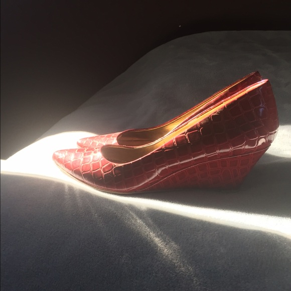 Nine West red wedge shoes