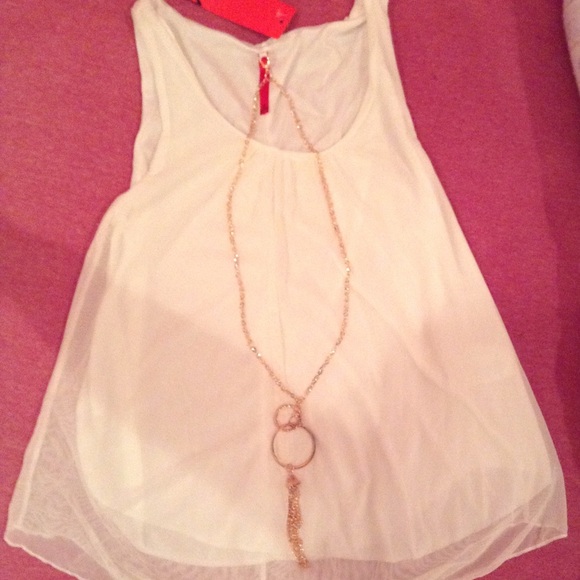 White tank with necklace 💙