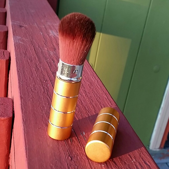 πππNWOT Small Makeup Brush πππ - Picture 2 of 3