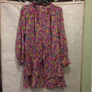 Multicolored floral tunic.