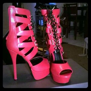Beautiful red shoes by Steve Madden kc