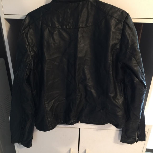 Black jacket - Picture 3 of 3