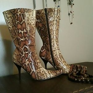 Snake print on fabric