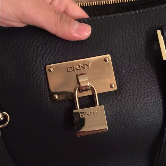 ❤️final❤️Brand new DKNY dark navy shoulder bag - Picture 2 of 4