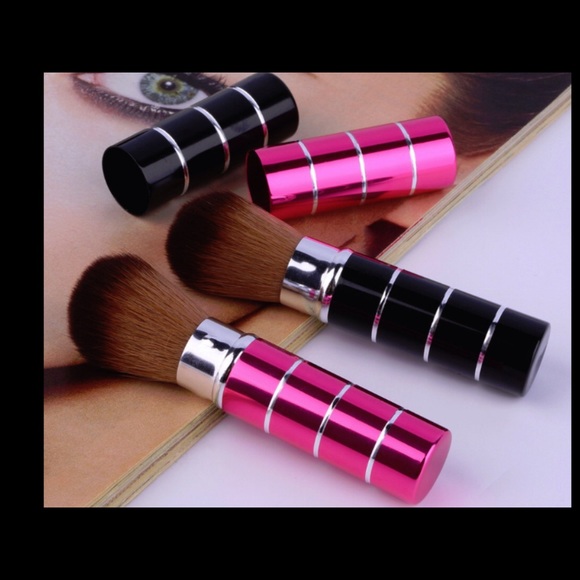 Other - 💕💕💕NWOT Small Makeup Brush 💕💕💕