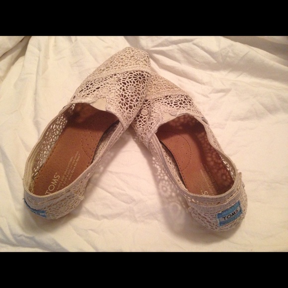 🚫 SOLD 🚫Lace TOMS