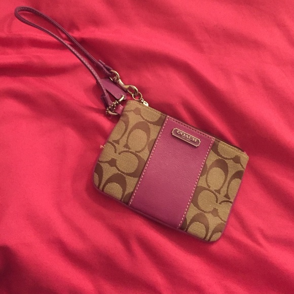 Coach wristlet in great condition!