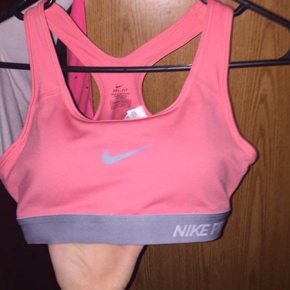 BRAND NEW nike sports bra