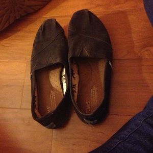 Black toms slippers