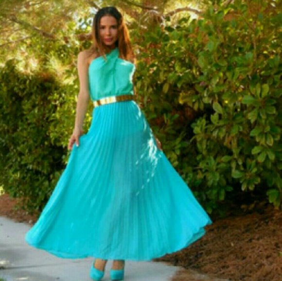 🔊❣☮Blue halter sleeveless pleated chiffon dress☮❣ - Picture 2 of 3