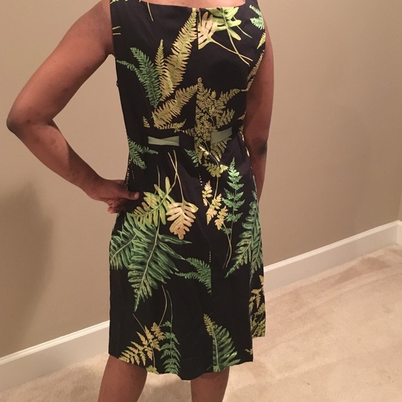 Distinguished dress - Picture 2 of 3