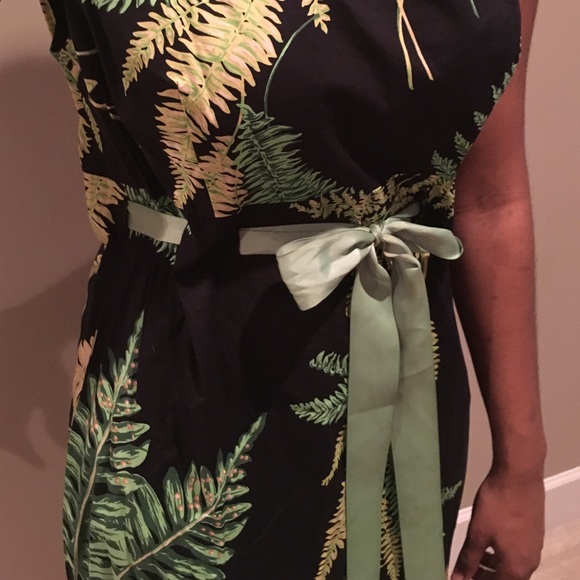 Distinguished dress - Picture 3 of 3