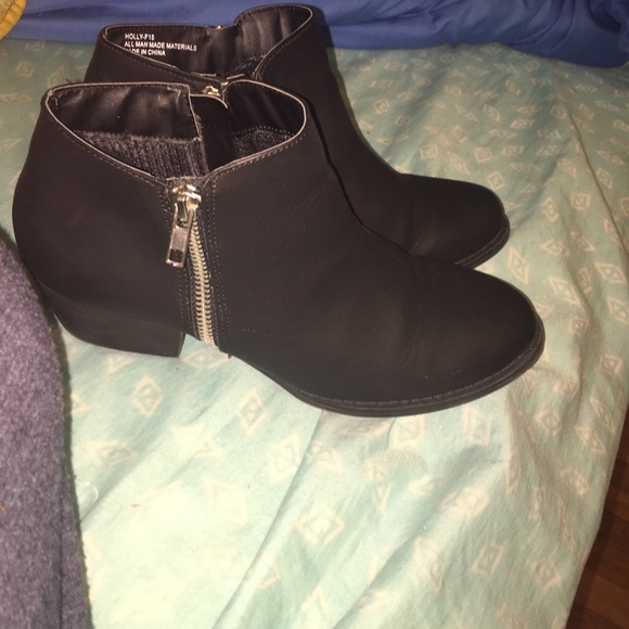 Black ankle booties!