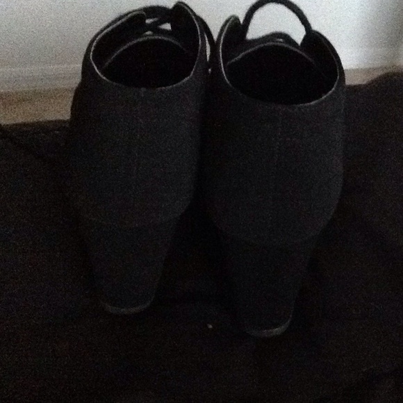 heels - Picture 3 of 4