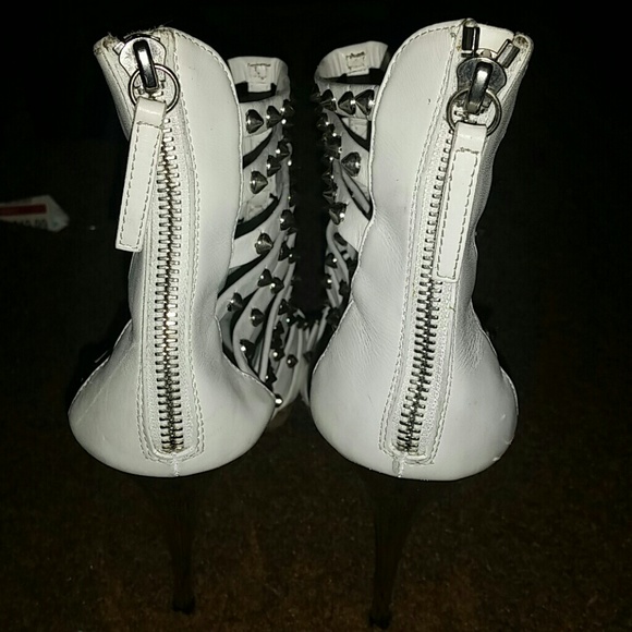 Shoes - Picture 3 of 4