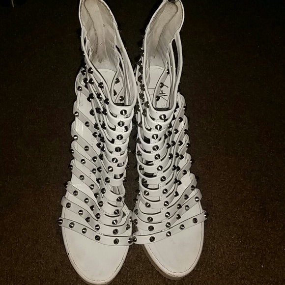 Shoes - Picture 4 of 4