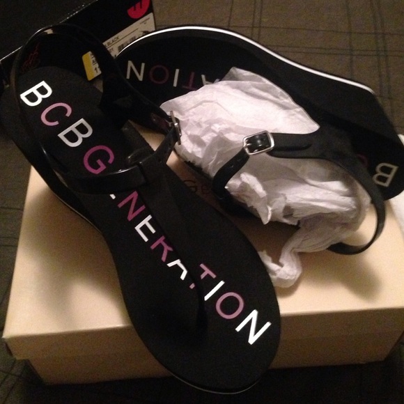 BCBG Wedge sandals - Picture 2 of 4