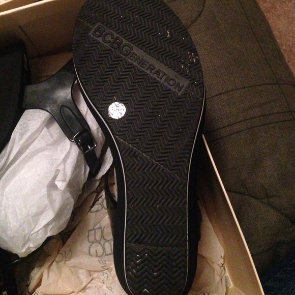 BCBG Wedge sandals - Picture 4 of 4