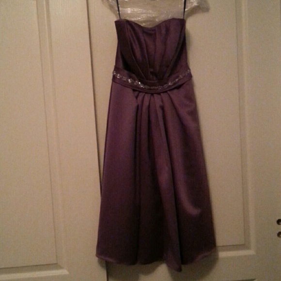 Formal dress - Picture 1 of 3