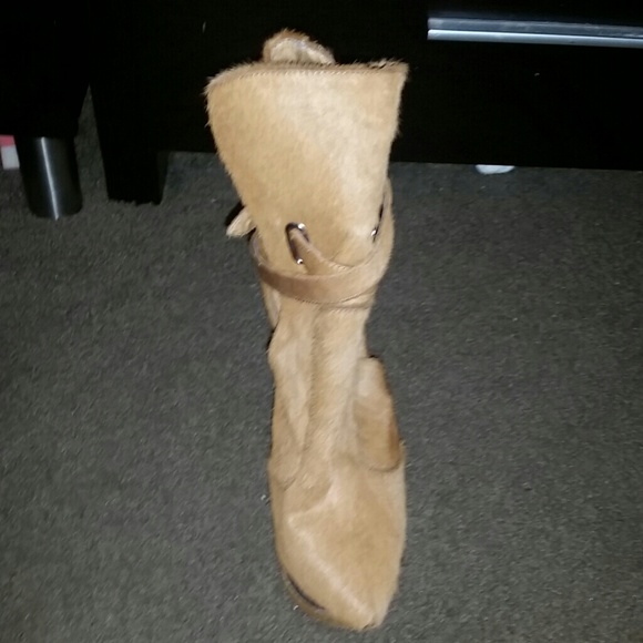 Shoes - Picture 2 of 4