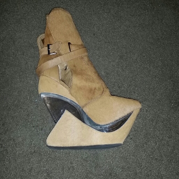 Shoes - Picture 3 of 4