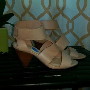 New! Vince Camuto Nude heels
